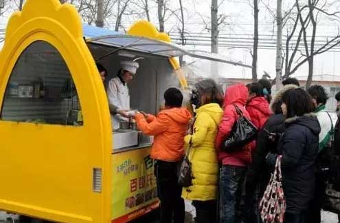書報亭、早餐車，甚至垃圾桶都有二維碼“身份證”了。